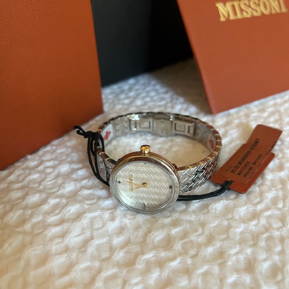 NWT MISSONI M1 Watch with Silver Dial, Gold Accents and Sapphire Detail - Picture 6 of 13